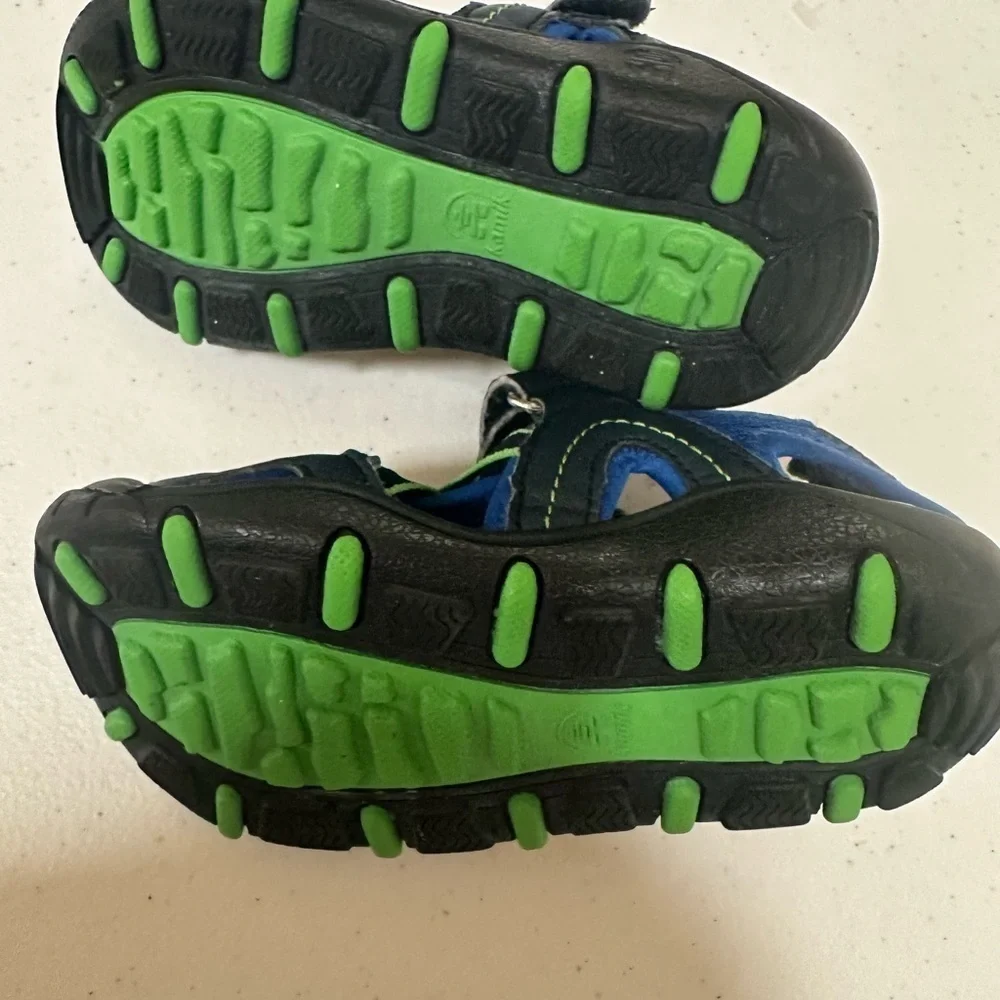 Kamik Toddlers water/beach/sand shoes‎ size 8 good condition